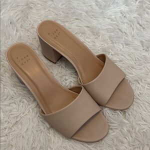 Women’s 9 Nude / Beige Block Heel Sandal